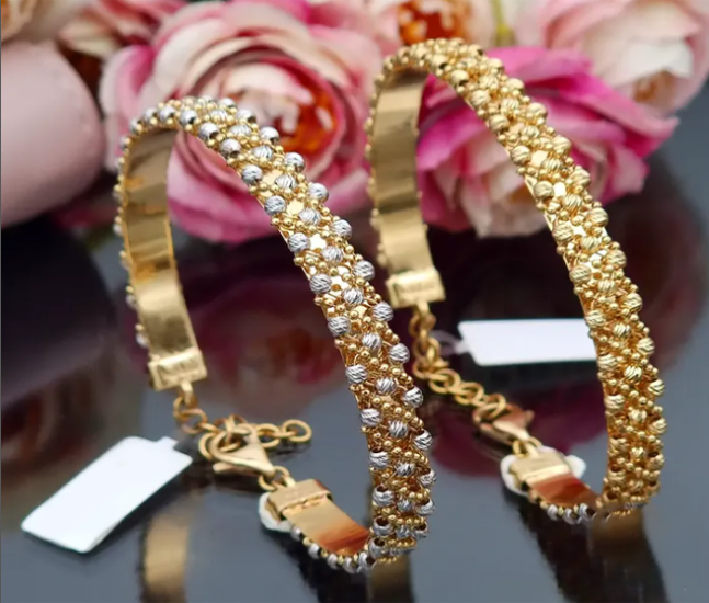 تجهیز قطعات طلا و جواهرات به تگ مخصوص طلا و جواهر